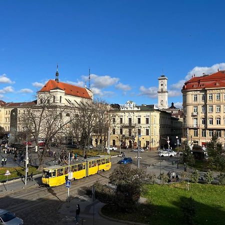 Lucky Apartmens In Centre Lviv Luaran gambar