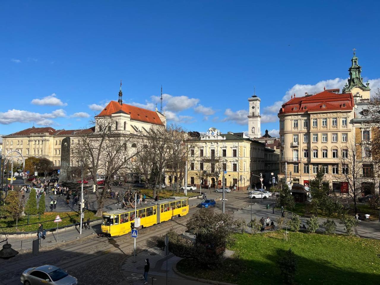 Lucky Apartmens In Centre Lviv Luaran gambar