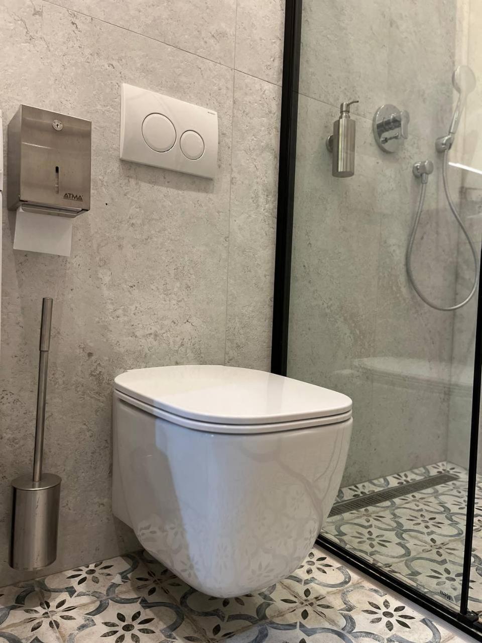 Lucky Apartmens In Centre Lviv Luaran gambar