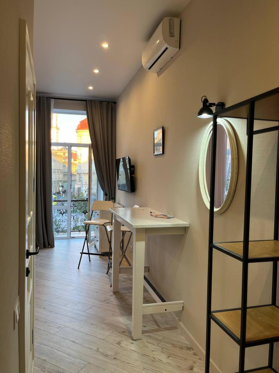 Lucky Apartmens In Centre Lviv Luaran gambar