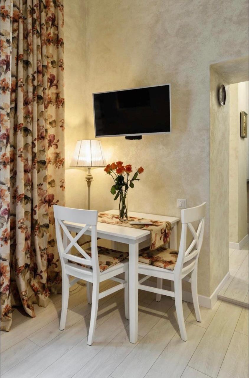 Lucky Apartmens In Centre Lviv Luaran gambar